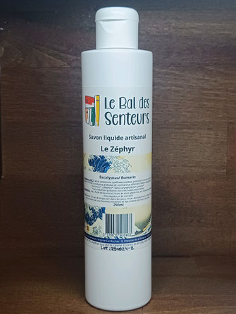 Pour votre bien-être, prenez soin de vous en choisissant ce savon liquide avec un maximum d'ingrédients naturels respectueux de la peau et de l'environnement.