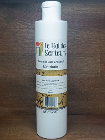 Ce savon liquide artisanal prendra soin de votre peau, aussi bien pour les grands que pour les petits. C'est un savon tout doux avec une mousse généreuse.
