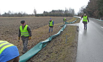 Aufbau eines Schutzzaunes © V. Oswald