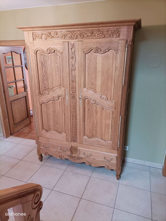 Décapage et mise en laque d'une armoire en chêne