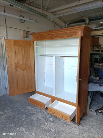 Décapage et mise en laque d'une armoire en chêne