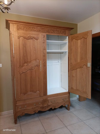Décapage et mise en laque d'une armoire en chêne