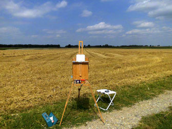 feldstaffelei im sommer vor wiese
