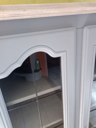 relooking et restauration de meuble le mans sarthe buffet vitrine gris blanc patine bois naturel camaelle
