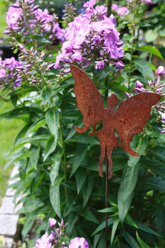 Caballo Couture; Upcycling Leiter; Trittleiter; Blumenleiter; Blumenampel; Gartendeko; Idee Balkon; Balkonblumen; Gartendekoration; Gartenzwerg; Kleiner Balkon; Terrasse Blumen; Garten