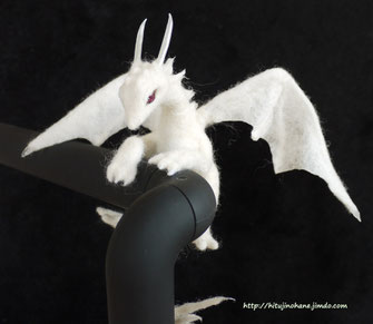 羊毛フェルト ホワイトドラゴン