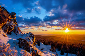 Wolfswarte-im-Winter, Bruchberg, Sonnenstern, starburst, Nationalpark-Harz, Harzer-Winterlandschaft, Oberharz, Harzer-Wandernadel, Stempelstelle-135, wandern-im-Harz, Highlight-im-Harz, Sonnenaufgang, Harz-Natur, Canonfoto, Canon, Canon-16-35mm