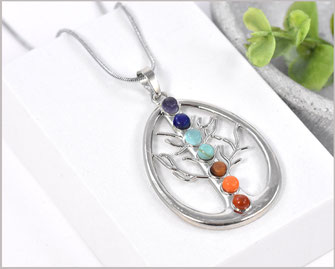 # Kette mit Baum des Lebens Anhänger und  7 Chakrasteinen  12,90 €