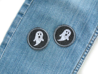 2 kleine Jeansflicken mit gestickten weißen Gespenstern reparieren als Bügelflicken Mini Löcher in Kinderhosen