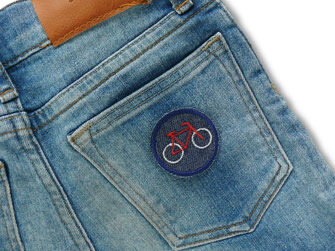 Mini Bügelbilder als Jeansflicken mit gesticktem Rennrad