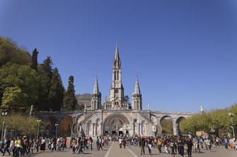 Les basiliques de Lourdes depuis l'esplanade