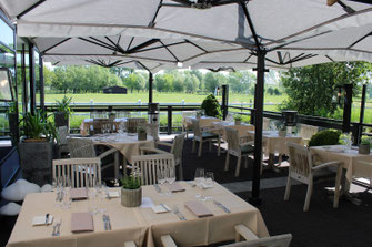Restaurant Terrasse mit in der Höhe verstellbarem Windschutz up down