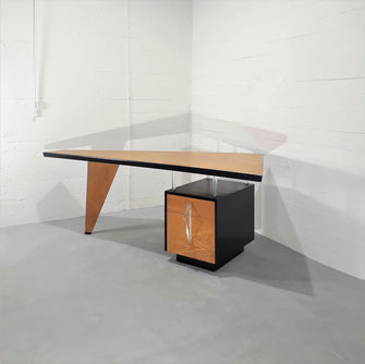Italian Retro Futurism, Desk in Maple, lacquer and Lucite, circa, 1949-1952
