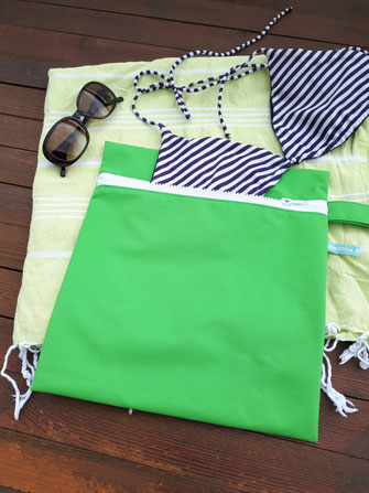 Wet Bag apfelgrün mit weißem Reißverschluss