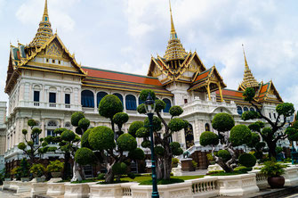 Palacio Real y su jardín en Bangkok.