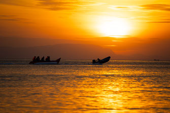 La puesta de sol sobre el mar de Kep.