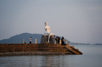 ケップの海辺の女性像。