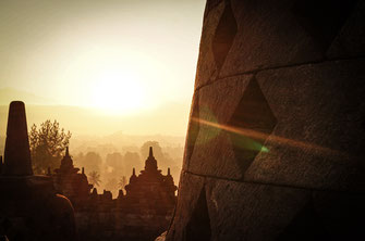 Detalle de una estupa del templo de Borobudur.