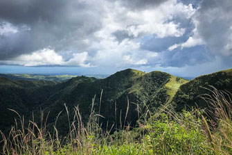 从 Cerro Cara Iguna 山顶拍摄的无人机照片。