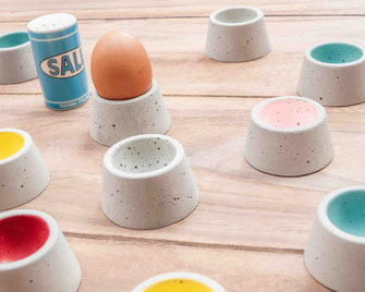 Eierbecher aus Beton in unterschiedlichen Farben  -   2 Stück 18,00 Euro