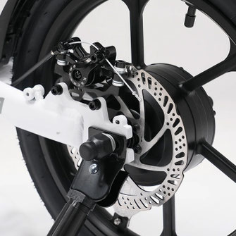 特定小型原動機付自転車 LIBEROTA E-LIBER 01 リアタイヤとディスクブレーキ