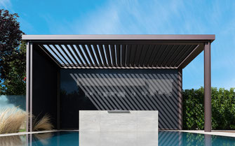 Stylische Pergola mit Lamellendach als Whirlpool Überdachung im wunderschönen Garten.