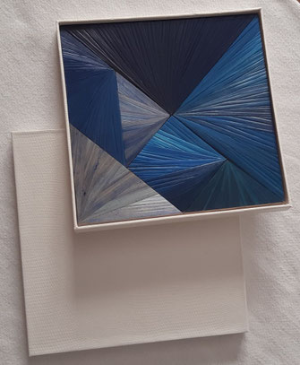 n°8: Tangram 7 pièces dégradés de bleu , coffret blanc. Dim 16,5 x 16,5 cm . Prix 59€ . DISPONIBLE