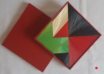 Tangram 7 pièces multicolor, coffret rouge . Dim 17 x 17 cm . Prix 49€ . VENDU