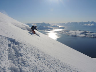 Skitouren in Norwegen mit Bergführer, Skitouren Lyngen mit Bergführer, skitouring in norway with mountainguide, local guide, skiguide, Lyngen, Lyngen Alps, Tromsö, Lofoten, Senja, Skitouren Norwegen mit Boot, Speedboot, skitouring norway with speed boat, 