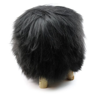 Pouf tabouret assise en peau de mouton islandaise noire poils longs