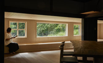 窓辺の家 内観（滋賀・高島の古民家改修／設計：CORRED DESIGN OFFICE／建築家 北村拓也）