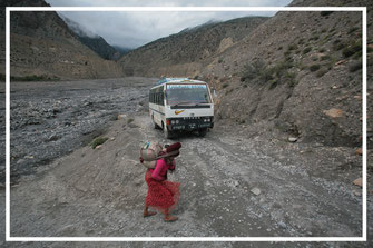 Bus-Upper-Mustang-Nepal-D927