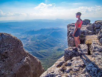 Berglandschaft im Supramonte mit Blick vom Gipfel des Monte Corrasi über das sardische Inland
