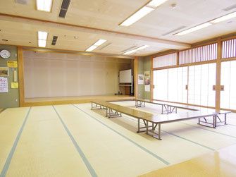 【和室：定員６０名】　座卓６台