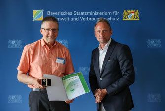 Der bayerische Umweltminister zeichnet Hartmut Lichti aus