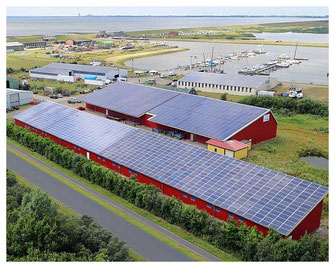 Solardächer der Stellflächen für Boote, Yachten, Wohnmobile und Wohnwagen