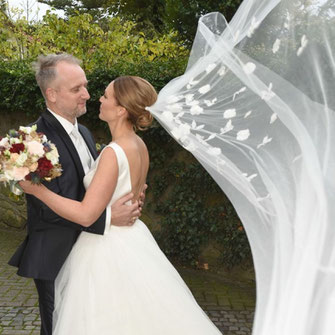 Hochzeit in rot-gols in der alten Stadthalle Melle - Hochzeitsfotograf Melle