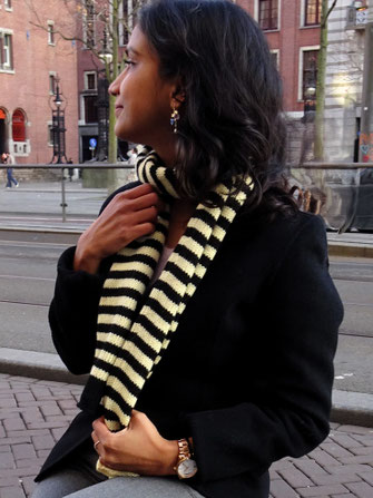 Elegance and confort in winter with a handmade scarf mede of wool and alpaca.