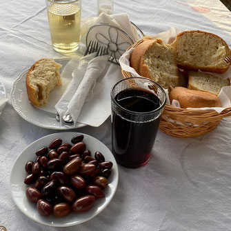 Kretisches Essen: Oliven und Brot