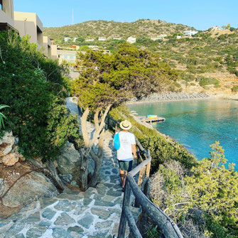Spaziergänger entlang des Meeres auf Kreta