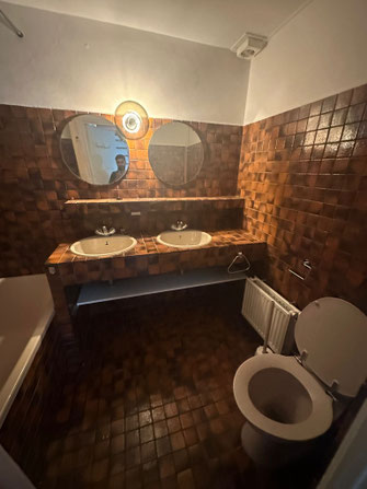 Voorbeeld oude badkamer