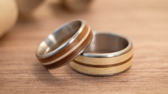 Eheringe aus Edelstahl mit Holz und Trauringe aus Metall mit Holz