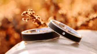 Eheringe aus Silber, Gold mit Holz, Hochzeitsringe Silber & Holz