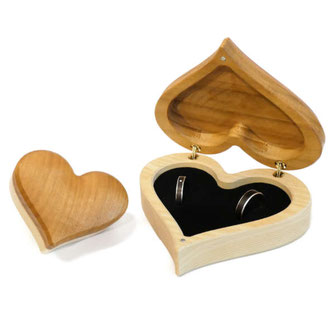 Ringschatulle "großes Herz" aus Kirsche zum Aufklappen für 1-3 Ring