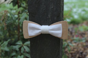 Noeud papillon en bois blanc