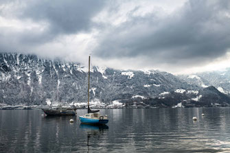 Zwei Boote am Thunersee in der Schweiz