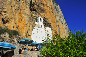 Fotos von Ostrog Kloster - eines der heiligen Orte in Montenegro