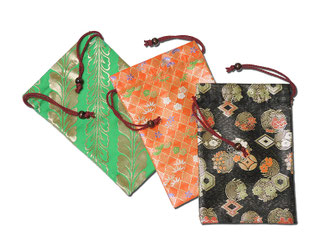 金襴織巾着　サイズ：幅約16cm×高さ約24cm　　※実際の商品と写真の色は若干異なる場合がございます。