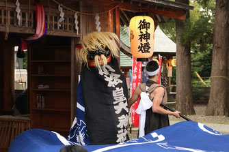 間もなく囃子が代わり獅子が自由を得る