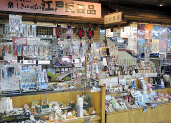 「江戸民芸品コーナー」も充実、楽しい東京みやげに